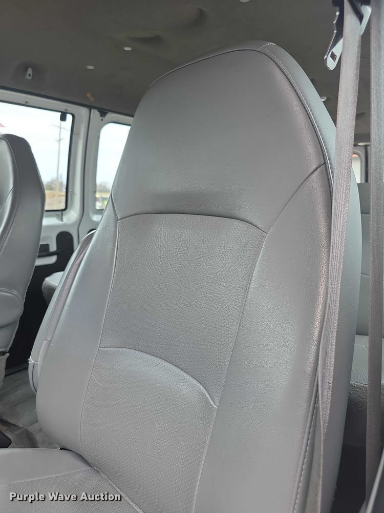 image for item DZ3790 2006 Ford E350 van