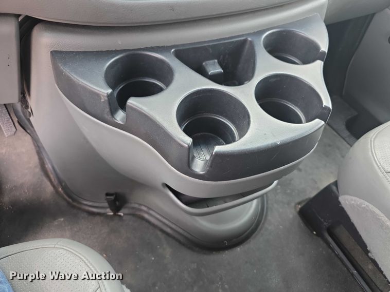 image for item DZ3790 2006 Ford E350 van