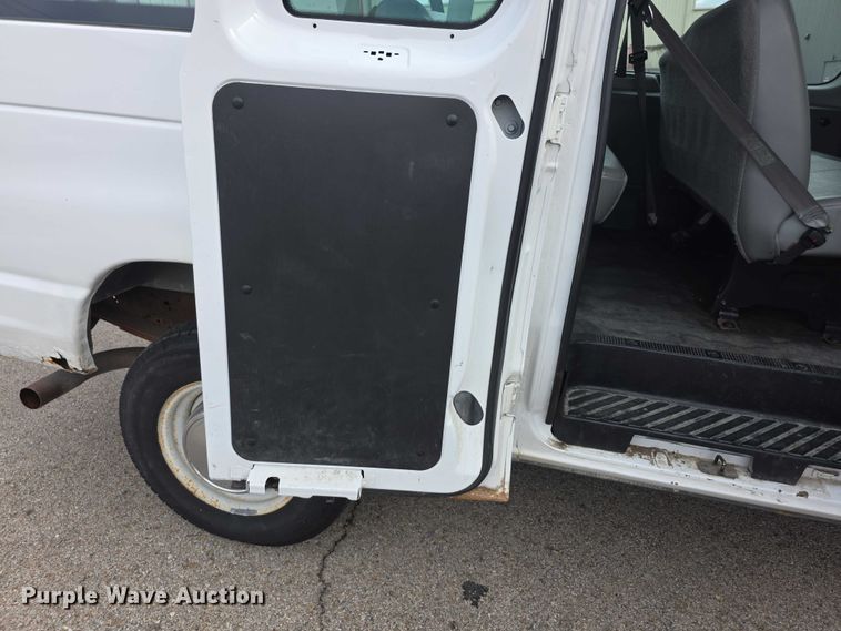 image for item DZ3790 2006 Ford E350 van