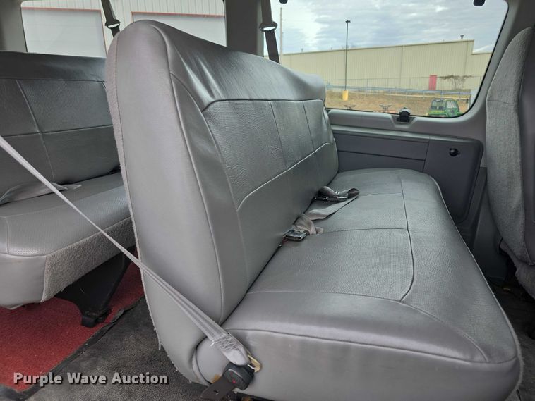 image for item DZ3790 2006 Ford E350 van