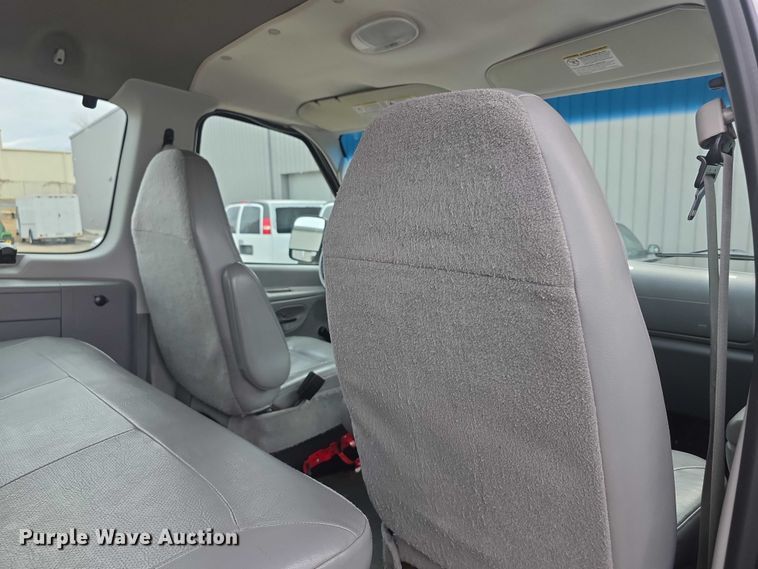 image for item DZ3790 2006 Ford E350 van