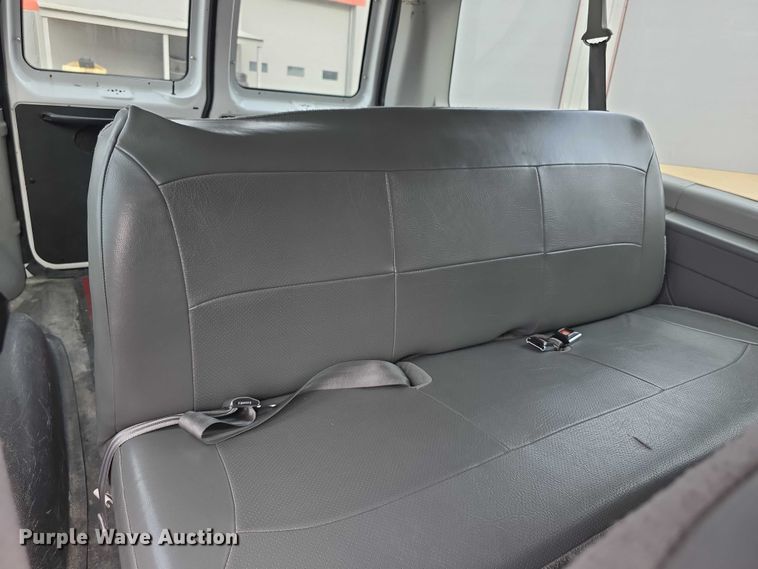 image for item DZ3790 2006 Ford E350 van
