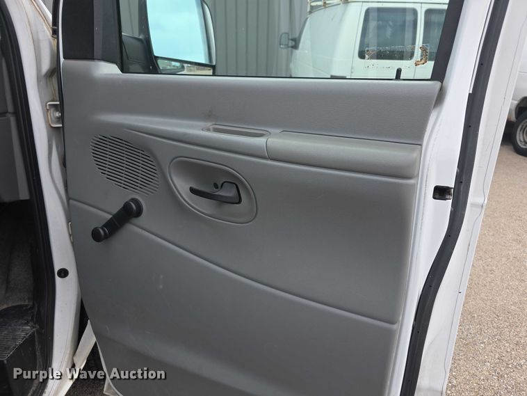 image for item DZ3790 2006 Ford E350 van