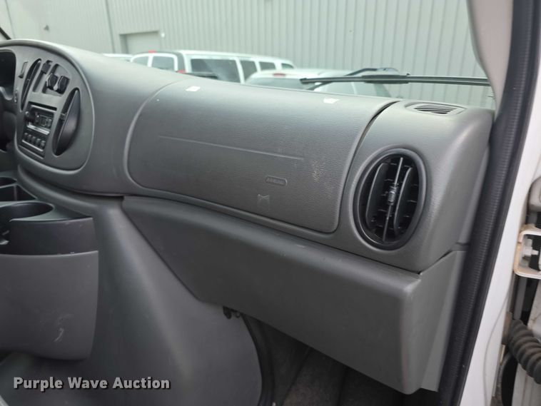 image for item DZ3790 2006 Ford E350 van