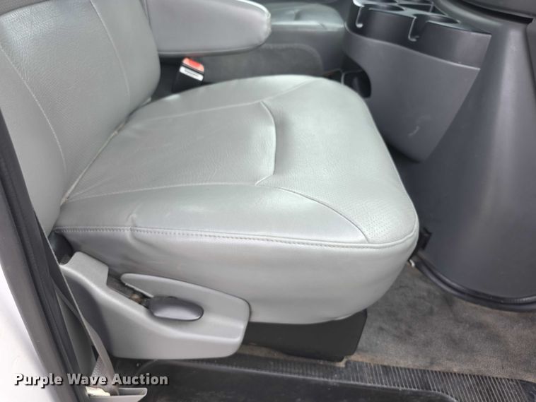 image for item DZ3790 2006 Ford E350 van