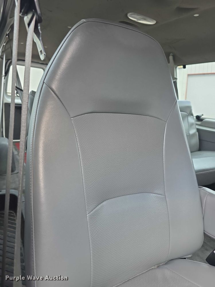 image for item DZ3790 2006 Ford E350 van