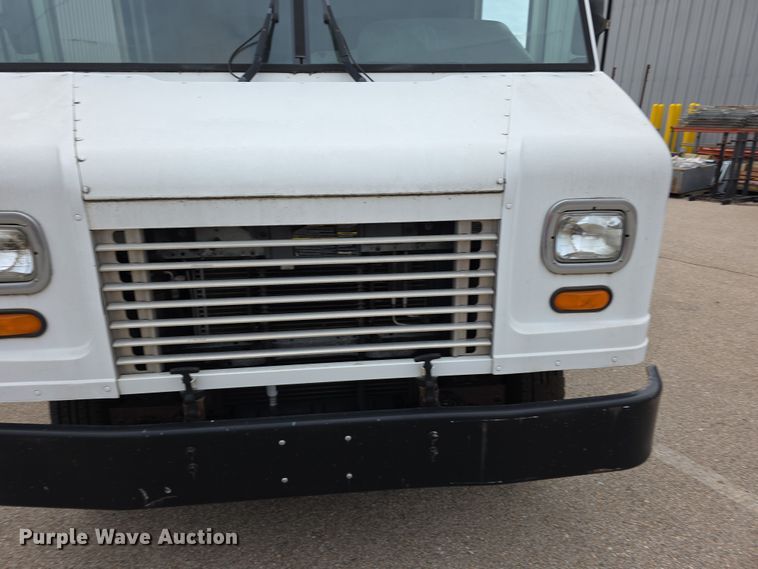 image for item DZ3795 2005 Ford Econoline Utilimaster delivery van