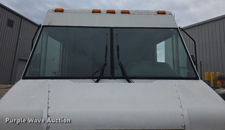 image for item DZ3795 2005 Ford Econoline Utilimaster delivery van