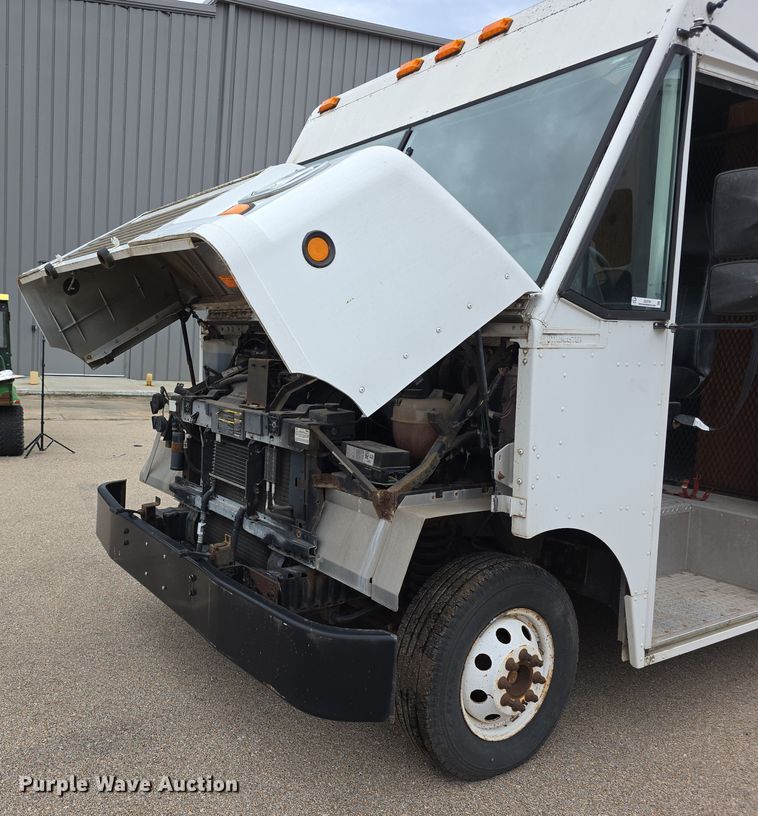 image for item DZ3795 2005 Ford Econoline Utilimaster delivery van