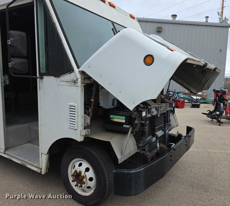 image for item DZ3795 2005 Ford Econoline Utilimaster delivery van