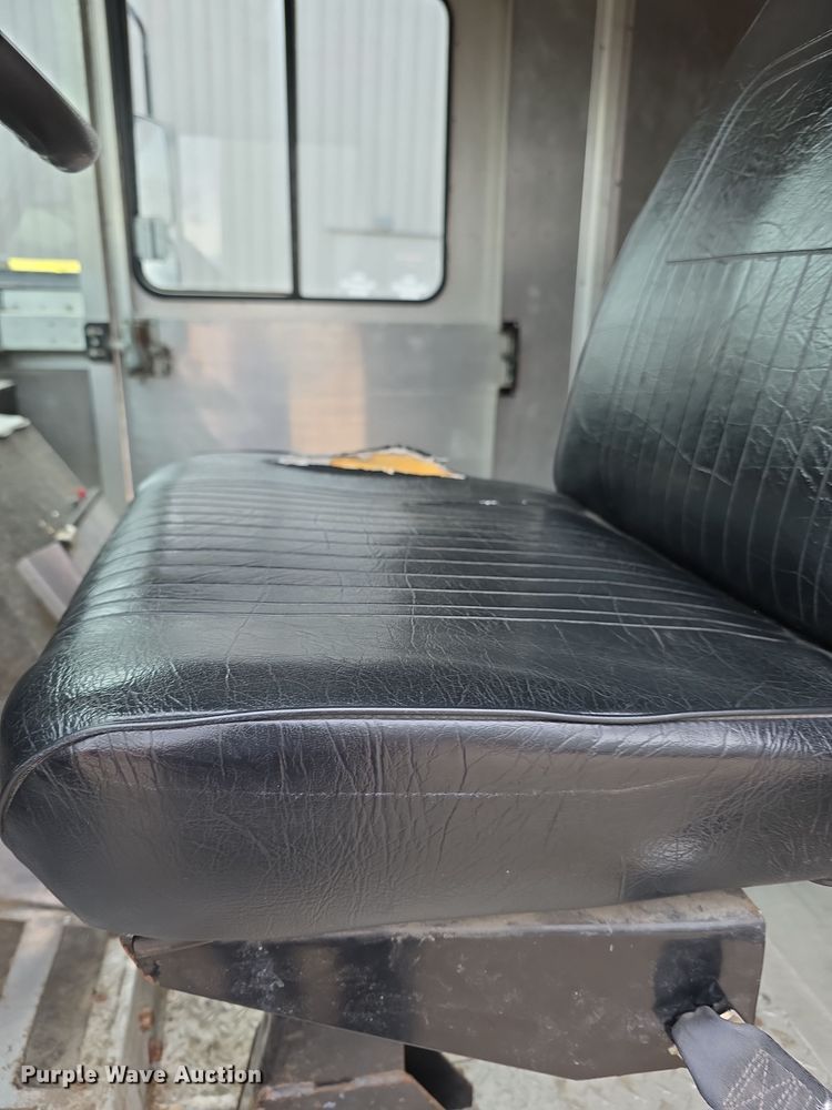 image for item DZ3795 2005 Ford Econoline Utilimaster delivery van