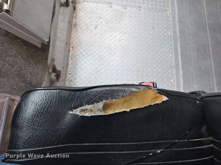 image for item DZ3795 2005 Ford Econoline Utilimaster delivery van