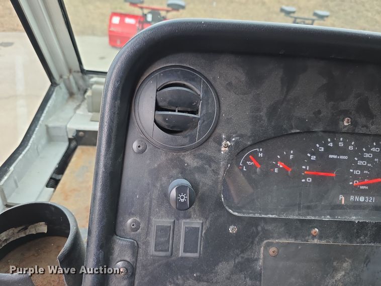 image for item DZ3795 2005 Ford Econoline Utilimaster delivery van