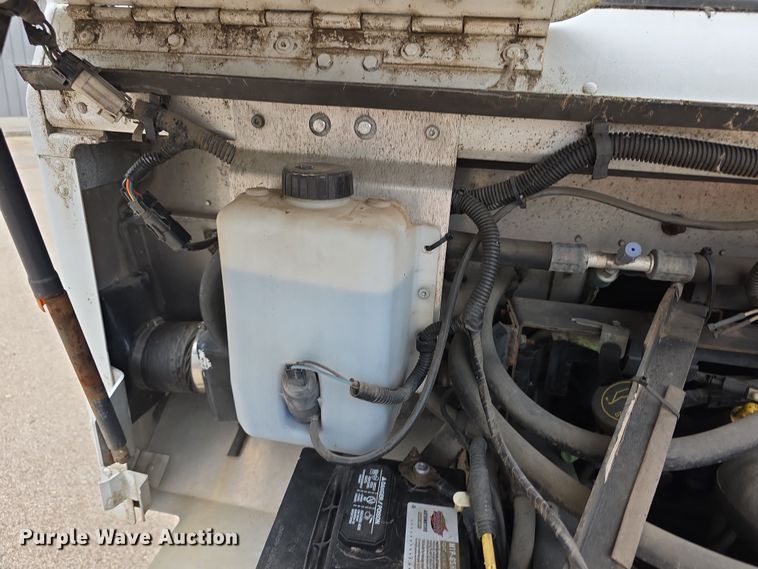 image for item DZ3795 2005 Ford Econoline Utilimaster delivery van