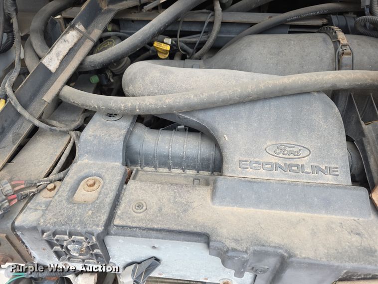 image for item DZ3795 2005 Ford Econoline Utilimaster delivery van