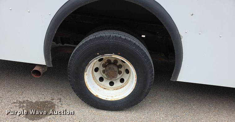 image for item DZ3795 2005 Ford Econoline Utilimaster delivery van