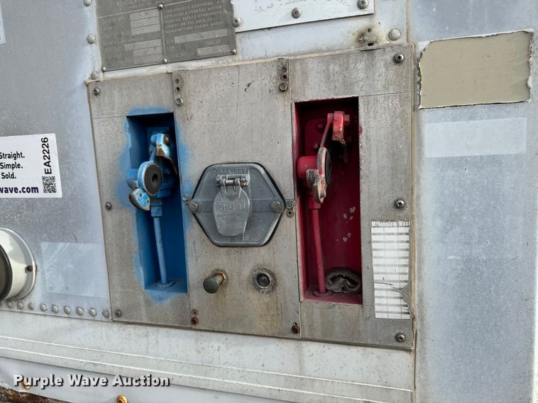 image for item EA2226 1997 Kentucky dry van trailer