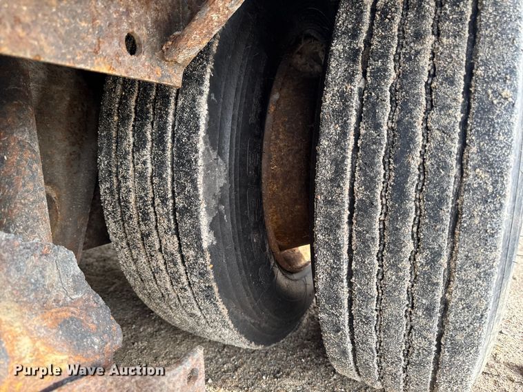 image for item EA2226 1997 Kentucky dry van trailer