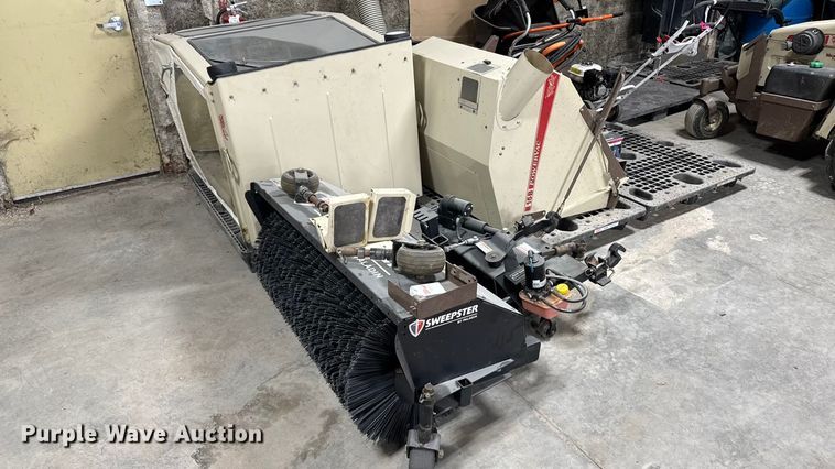 image for item EA2227 Grasshopper 900D ZTR lawn mower