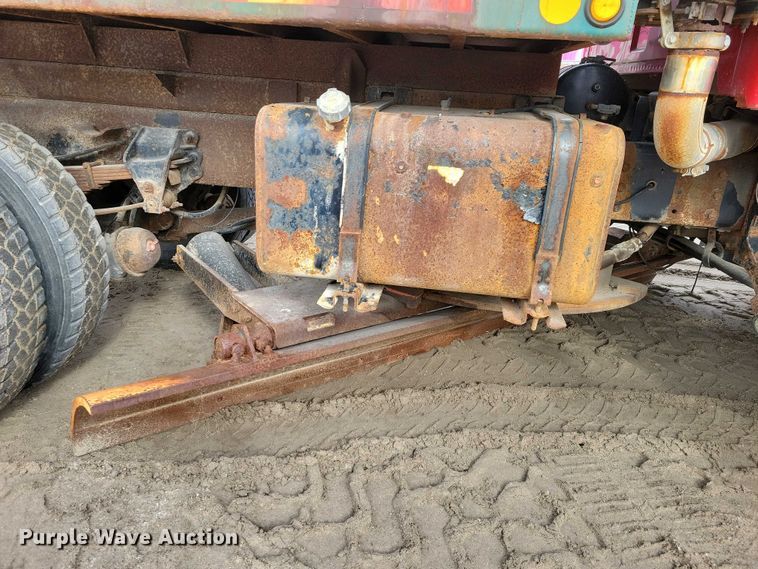 image for item EA2708 2004 Sterling L7500 dump truck