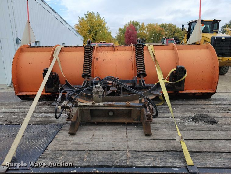 image for item EA2708 2004 Sterling L7500 dump truck