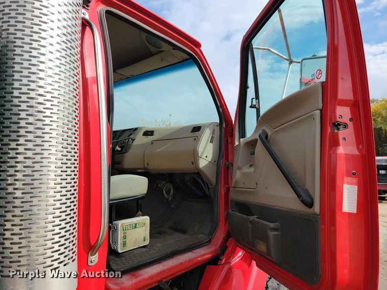 image for item EA2708 2004 Sterling L7500 dump truck