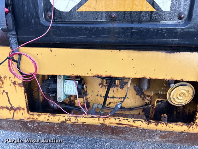 image for item EA7903 1996 Caterpillar CB-534C double drum vibratory roller