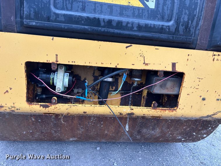 image for item EA7903 1996 Caterpillar CB-534C double drum vibratory roller