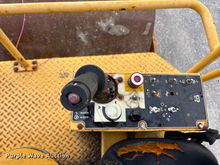 image for item EA7903 1996 Caterpillar CB-534C double drum vibratory roller