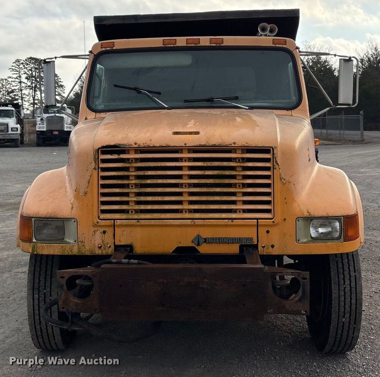 image for item EA7904 1992 International 4700 dump truck