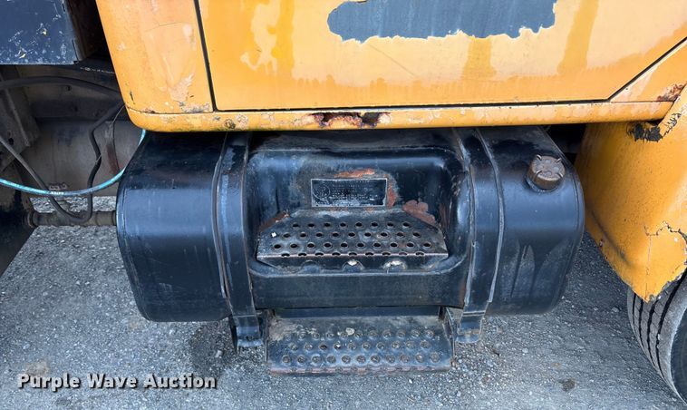 image for item EA7904 1992 International 4700 dump truck