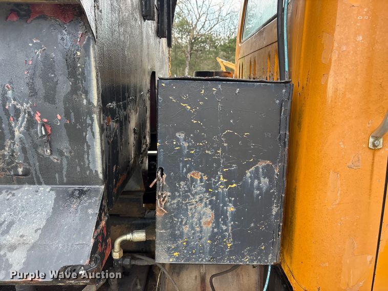 image for item EA7904 1992 International 4700 dump truck