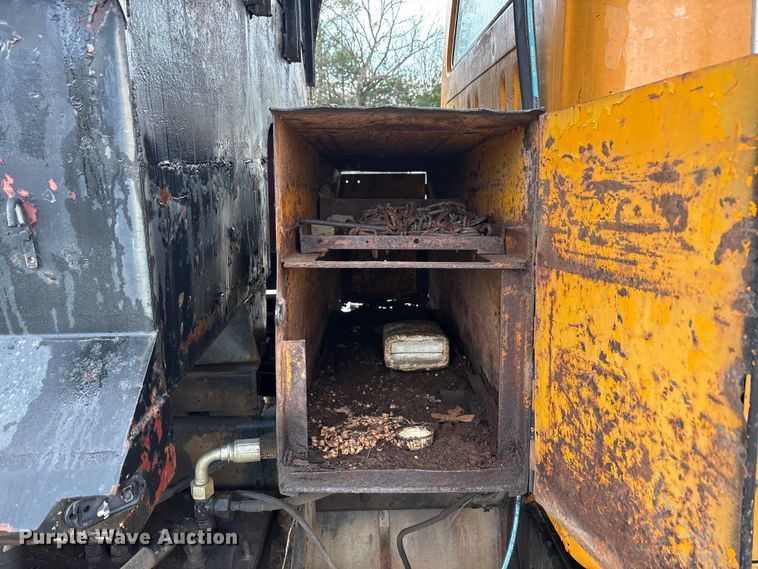 image for item EA7904 1992 International 4700 dump truck