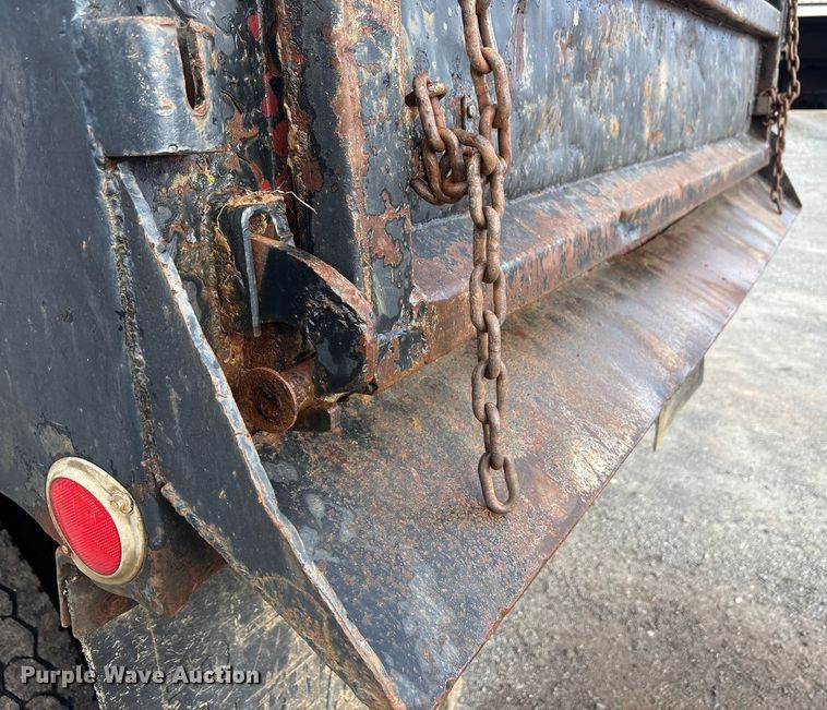 image for item EA7904 1992 International 4700 dump truck