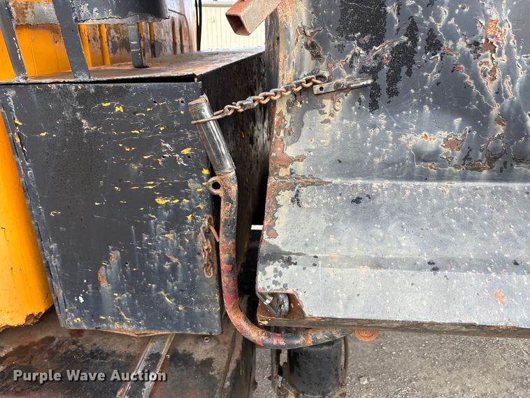 image for item EA7904 1992 International 4700 dump truck