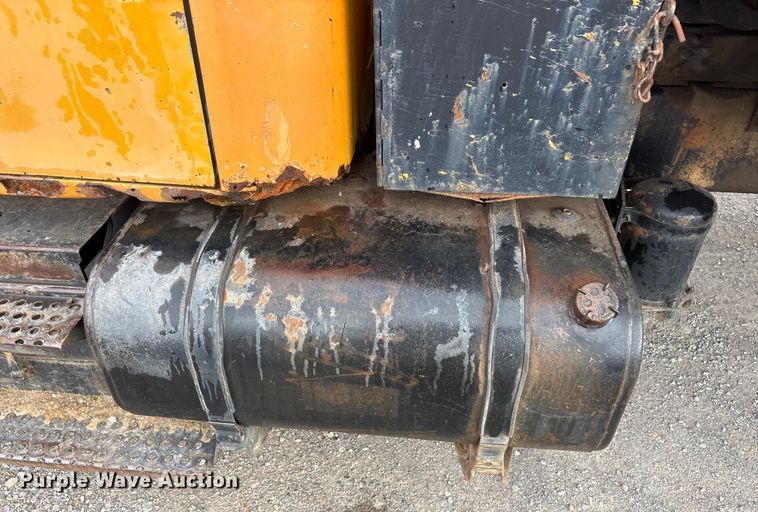 image for item EA7904 1992 International 4700 dump truck