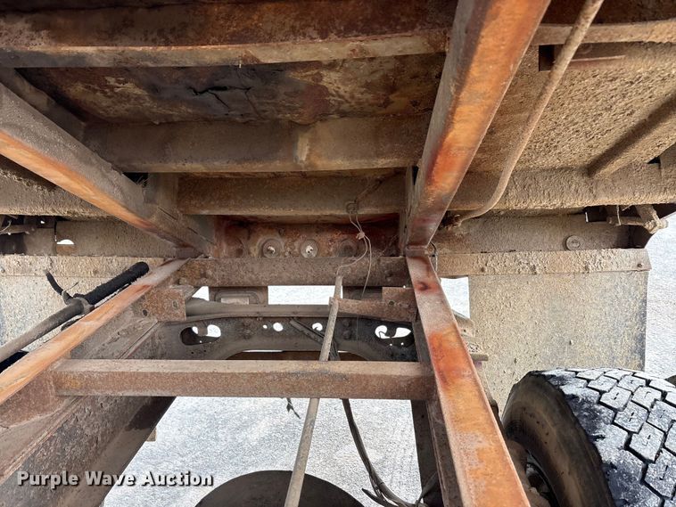 image for item EA7904 1992 International 4700 dump truck