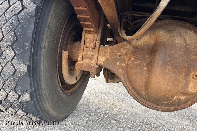 image for item EA7904 1992 International 4700 dump truck