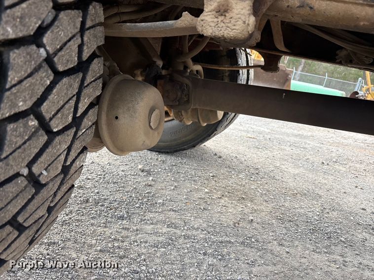 image for item EA7904 1992 International 4700 dump truck