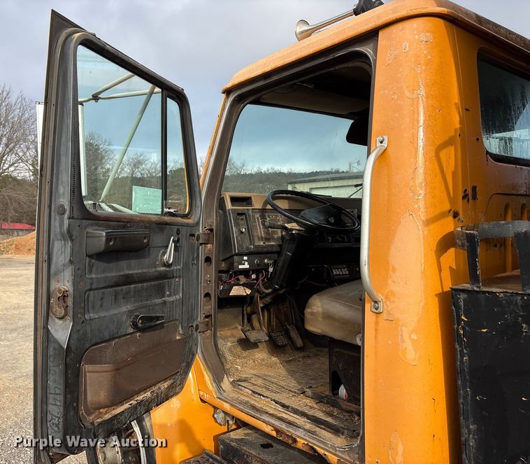 image for item EA7904 1992 International 4700 dump truck