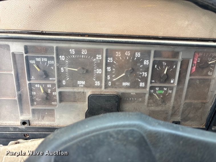 image for item EA7904 1992 International 4700 dump truck