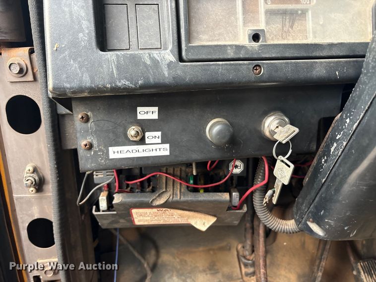 image for item EA7904 1992 International 4700 dump truck