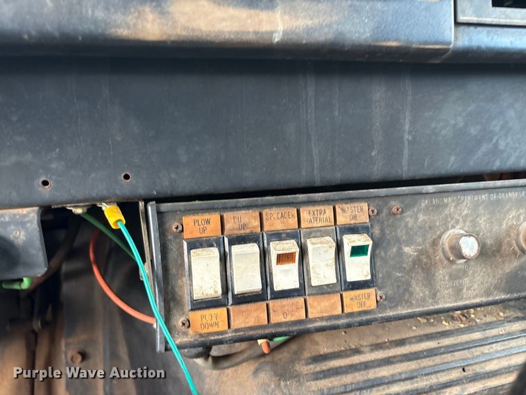 image for item EA7904 1992 International 4700 dump truck