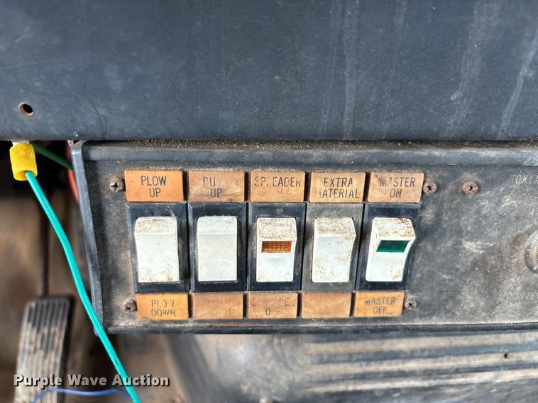 image for item EA7904 1992 International 4700 dump truck