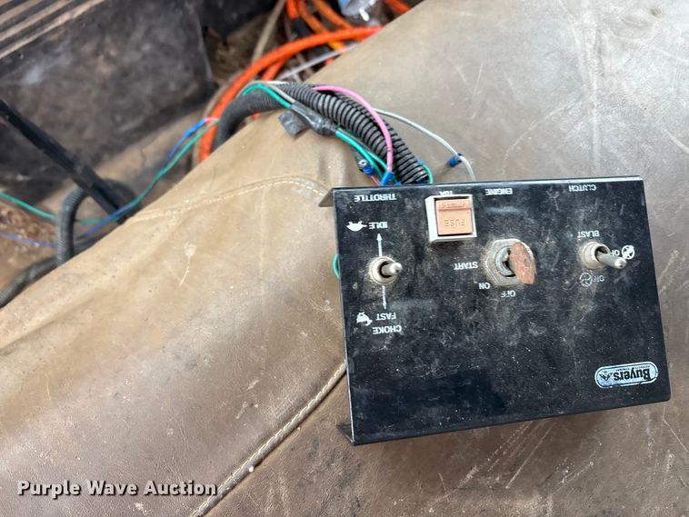 image for item EA7904 1992 International 4700 dump truck