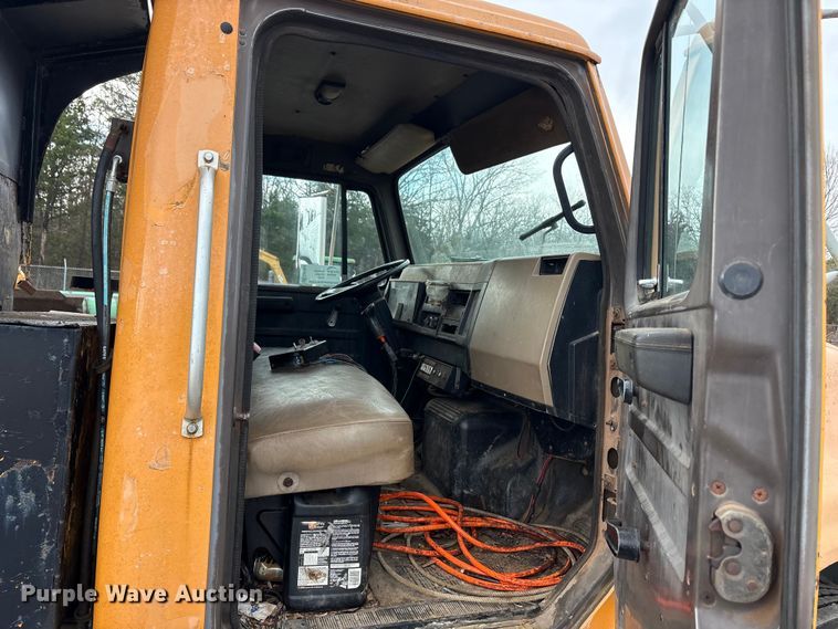 image for item EA7904 1992 International 4700 dump truck