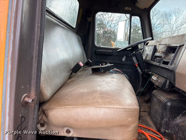 image for item EA7904 1992 International 4700 dump truck