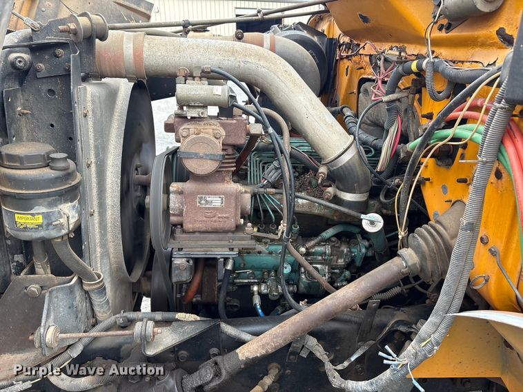 image for item EA7904 1992 International 4700 dump truck