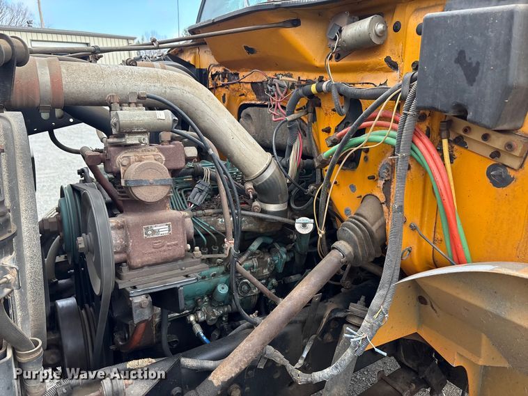 image for item EA7904 1992 International 4700 dump truck