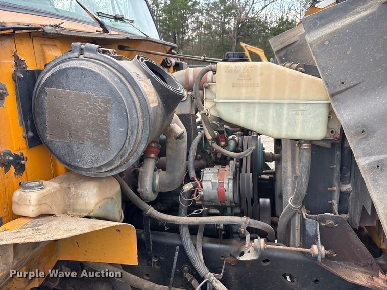 image for item EA7904 1992 International 4700 dump truck